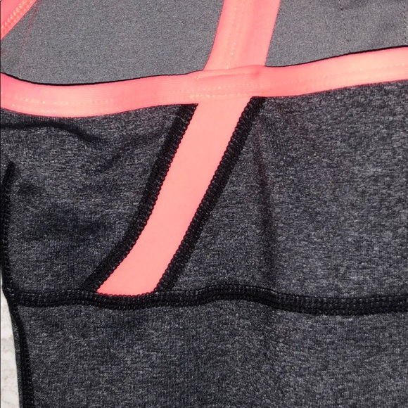 Workout top - Picture 3 of 4